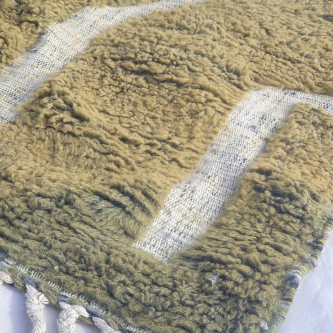 Kwata - Olive Green Beni Ourain Rug - Abstract Organic Branching Line Moroccan Berber Carpet | 5'x7'11" Ft | 153x242 cm