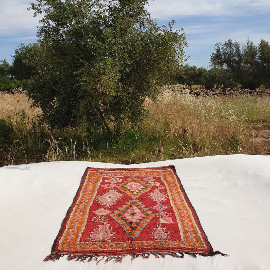 Bilana - Red Vintage Moroccan Rug 4x8 | Berber Authentic Handmade Wool Carpet | 4'70x8'60 Ft - 144x262 cm - OunizZ