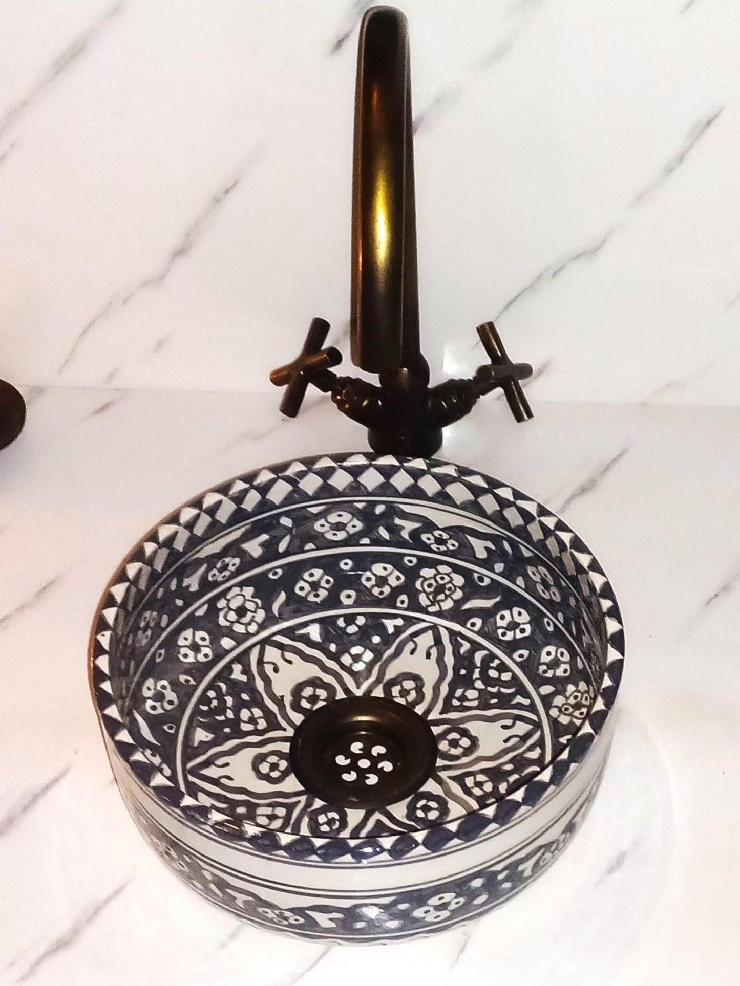 Bouarfa - Gray Handcrafted Round Bathroom Sink – Elegant, Customizable, and Lead - Free - (ETAFS) - OunizZ