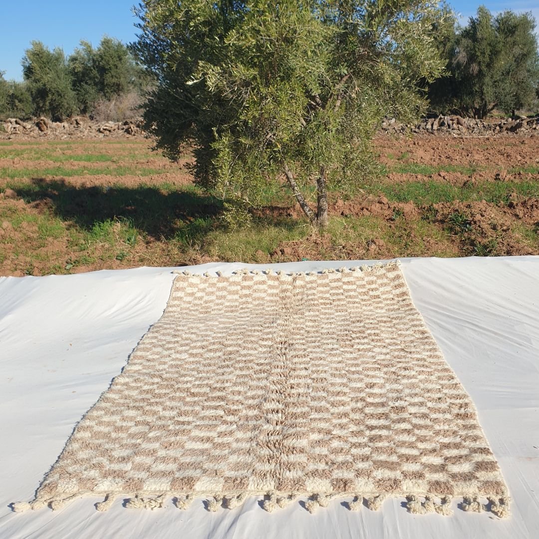 Damia | Beige & White Checkered Beni Ourain 5x8 Authentic Soft Moroccan Rug | 5'54x8' Ft | 169x243 cm - OunizZ