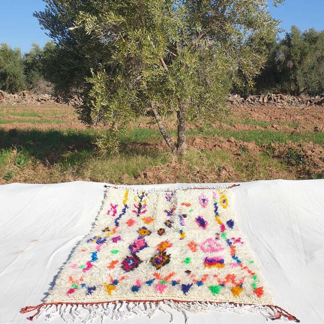 Frassa - Moroccan Rug 3x5 White Azilal | Authentic Handmade Berber Moroccan Bedroom Rug | 3'28x5'08 ft | 100x155 cm - OunizZ