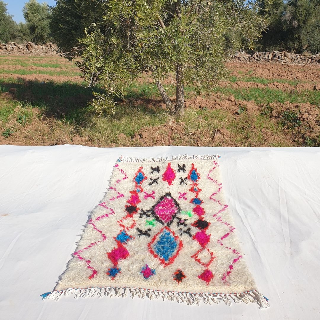 Jrabaa - Small Moroccan Rug White Azilal | Authentic Handmade Berber Moroccan Bedroom Rug | 2'66x4'50 ft | 81x137 cm - OunizZ