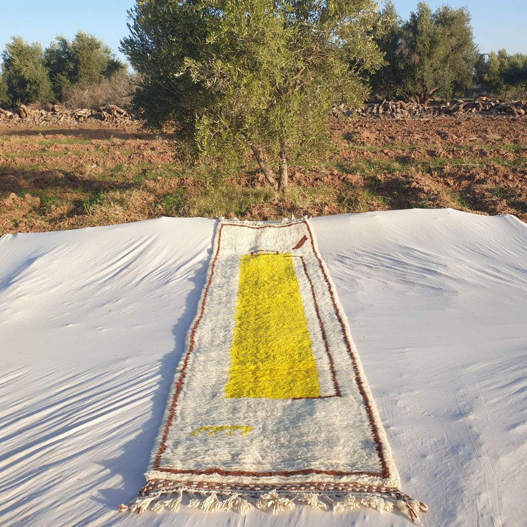 Lahata Runner - White & Yellow Moroccan Runner Rug Beni Ourain | Authentic Berber Hallway runner | 3'x11'50 ft | 91x350 cm - OunizZ