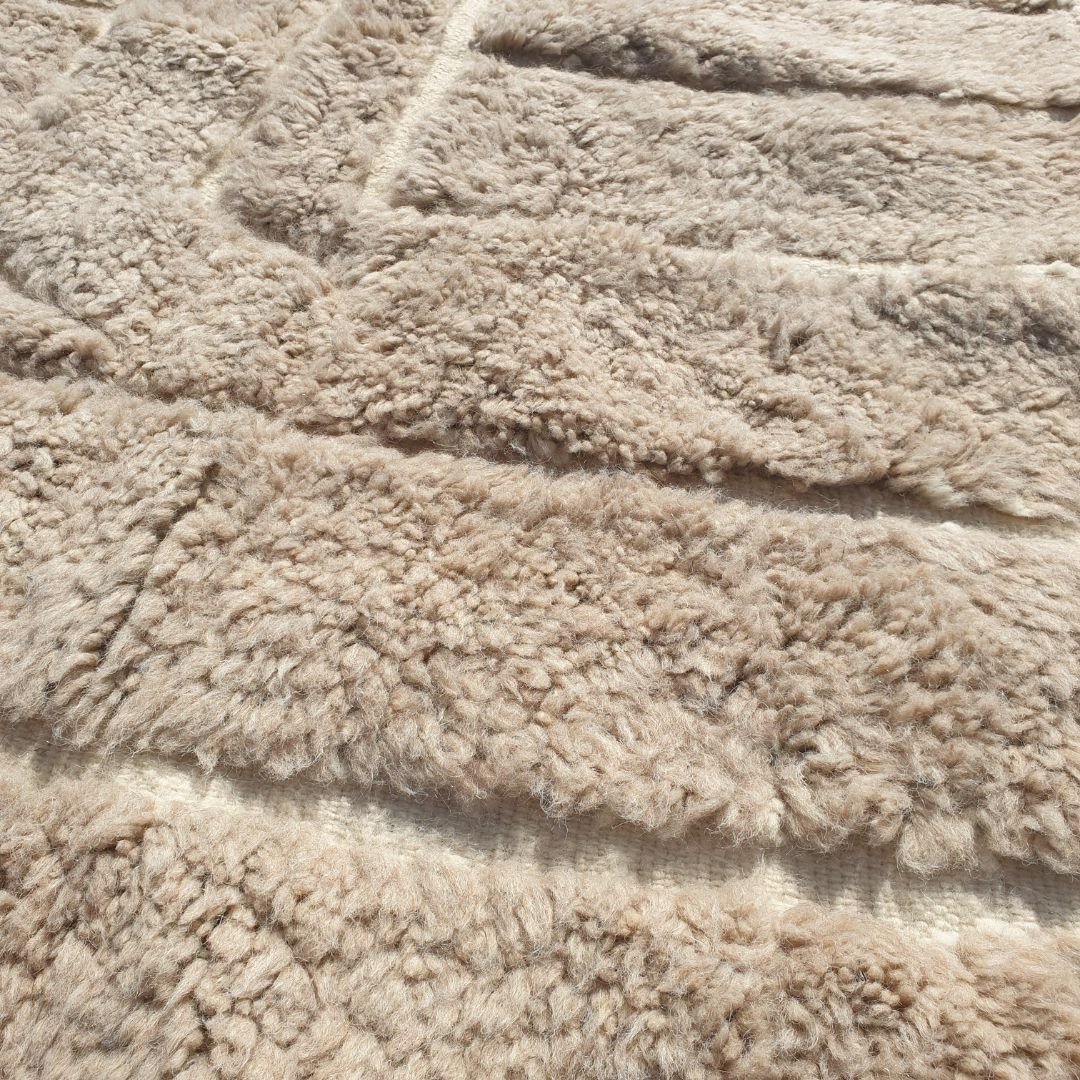 Laynja | Taupe Beni Ourain Moroccan Rug 5x8 - Minimalist Geometric design | 5'41x8'23 Ft | 165x251 cm - OunizZ