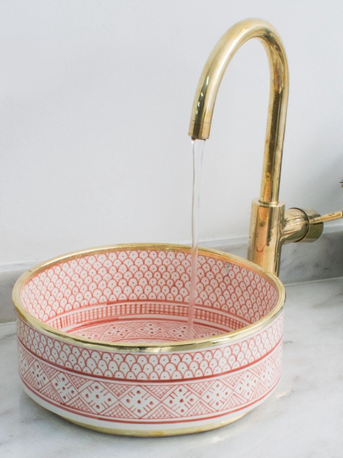 Macau - Moroccan Round Vanity Sink with Brass Rim – Handmade Ceramic Bathroom Basin in Red - (ETAT) - OunizZ