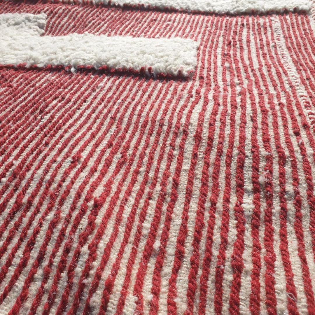 Matra | Beni Ourain Moroccan Rug 7x10 - White & Red High Pile Shag Plush Geometric | 7'09x10'17 Ft | 216x310 cm - OunizZ