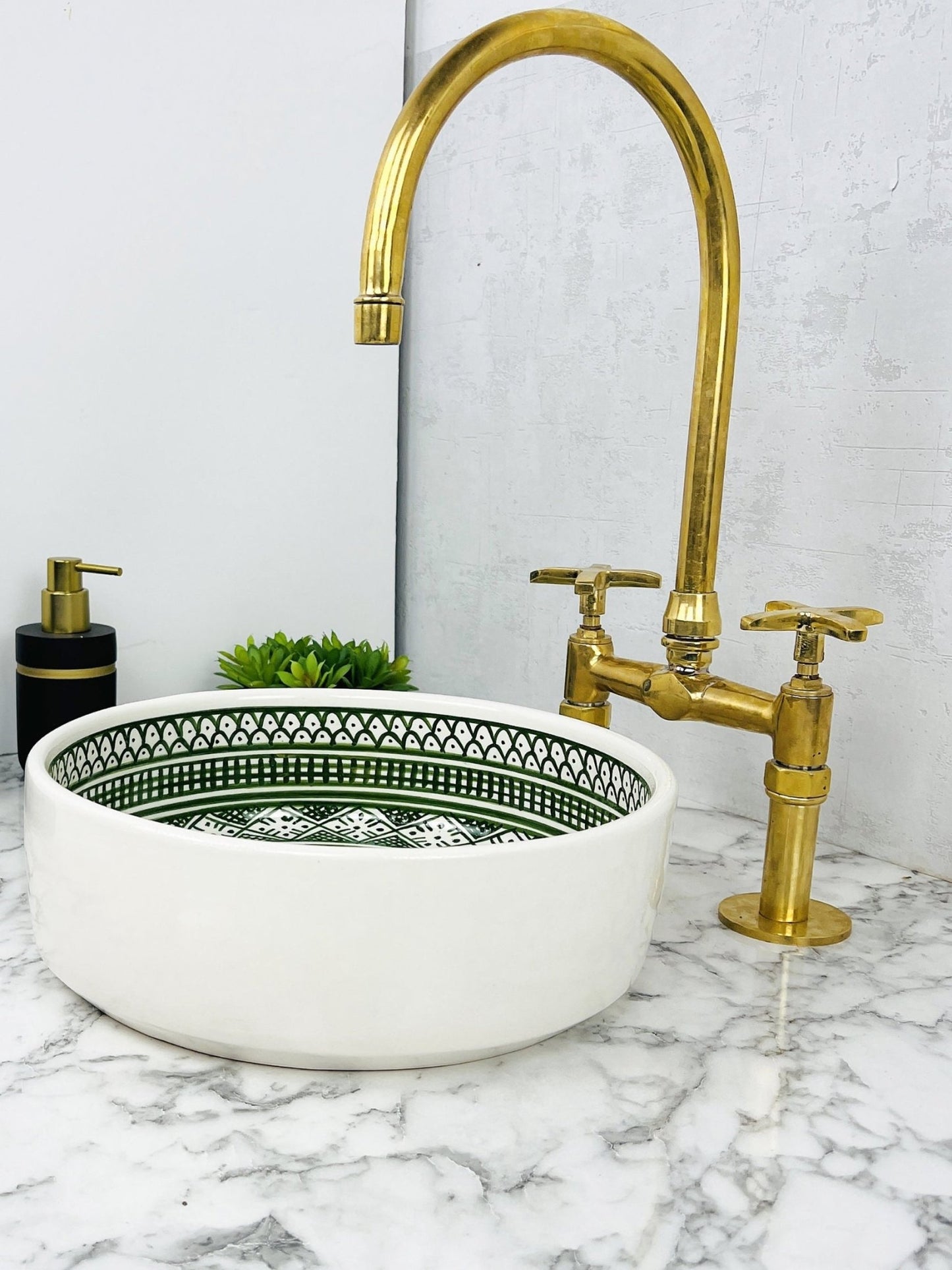 Oulmès - Round Green Bathroom Sink – Elegant, Handmade, Customizable, and Lead - Free - (ETMMT) - OunizZ