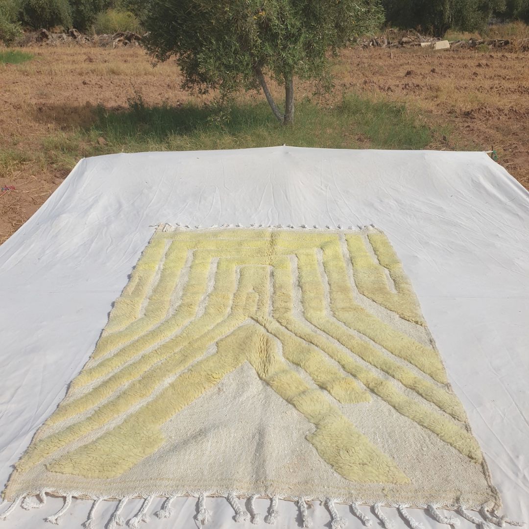 Tahadi - Yellow-Green Ombre Beni Ourain Rug with Raised Chevron Pile on Cream - Handwoven Berber Carpet | 5'3"x7'7" Ft | 160x232 cm - OunizZ