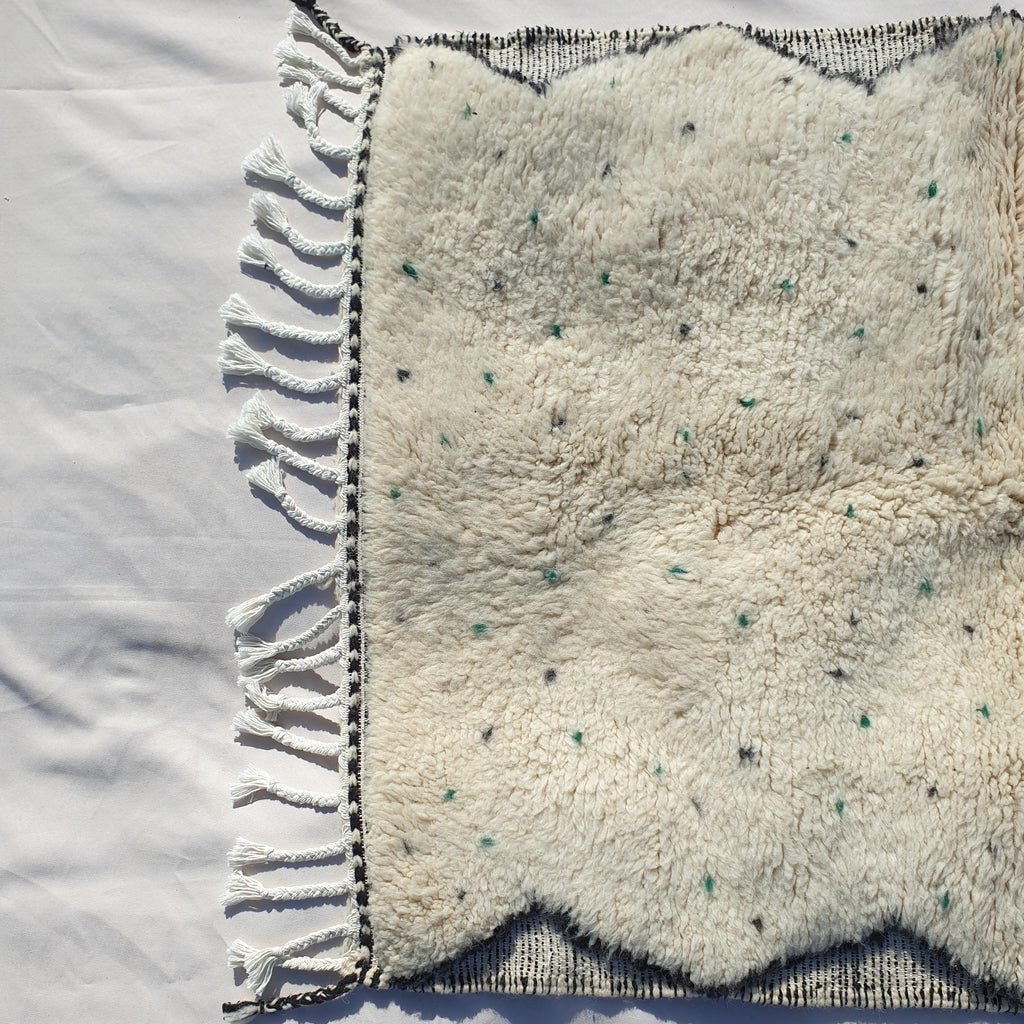 Benti - BENI OUARAIN Moroccan White Rug for Bedroom | Moroccan High Pile Area Rug Berber Authentic Wool | 5'2x3'6 Ft | 157x109 cm - OunizZ