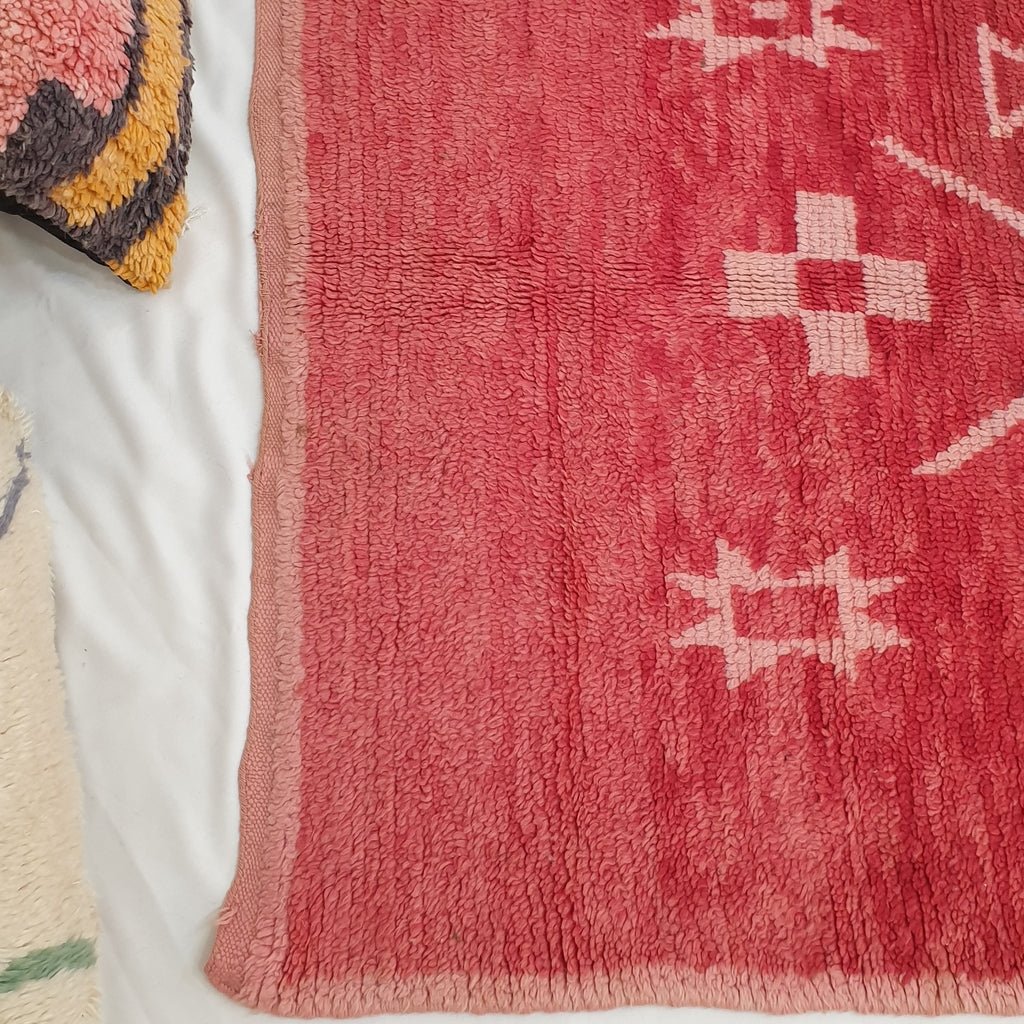 Moroccan VINTAGE Red Rug | 8x4'2 Ft | 2,45x1,28 m | ZIMANA | 100% wool handmade - OunizZ