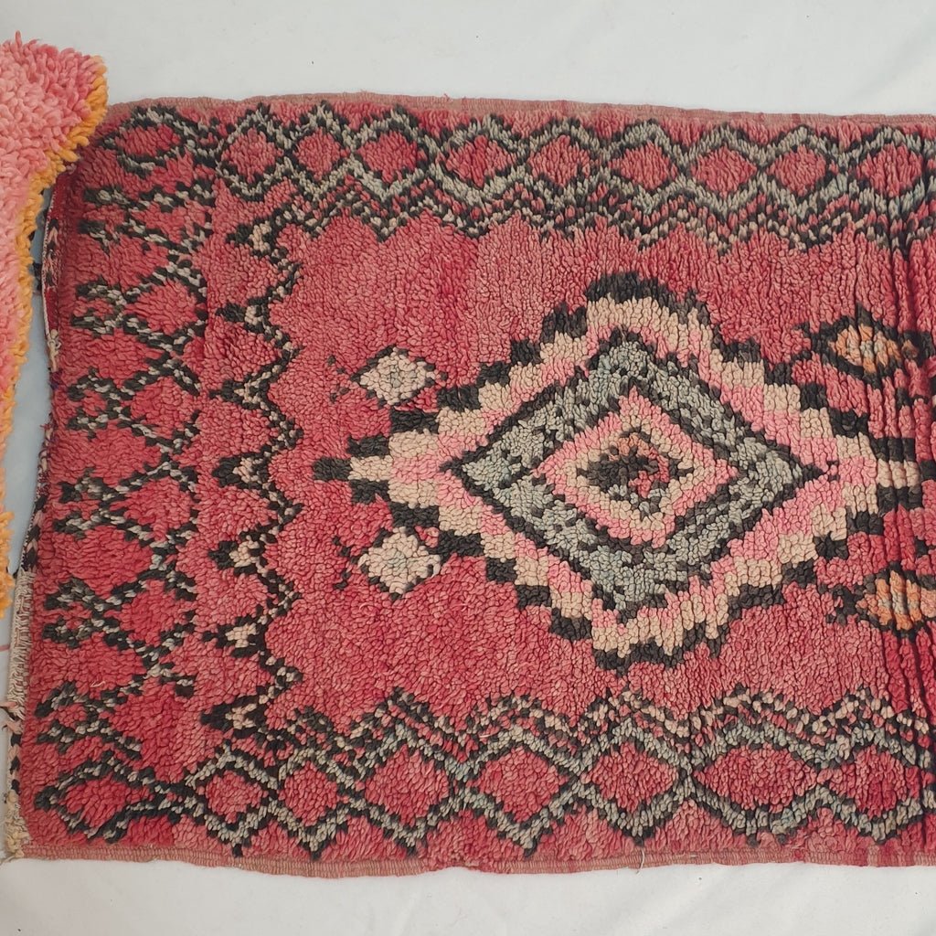 Moroccan VINTAGE Red Runner Rug | 9'6x2'5 Ft | 2,94x0,76 m | HONAN | 100% wool handmade - OunizZ