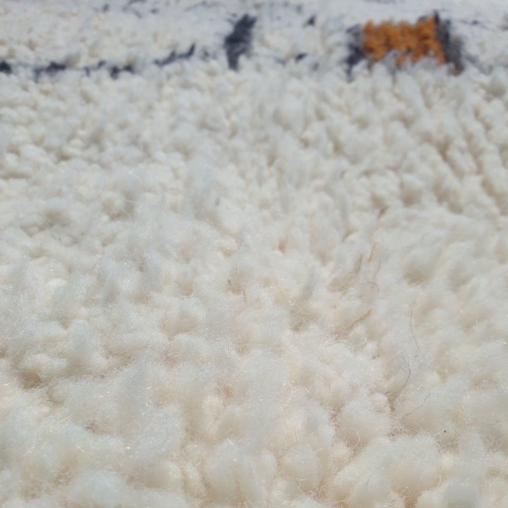 Tagany - BENI OUARAIN Moroccan White Rug for Bedroom | Moroccan High Pile Area Rug Berber Authentic Wool | 5x3'5 Ft | 153x107 cm - OunizZ