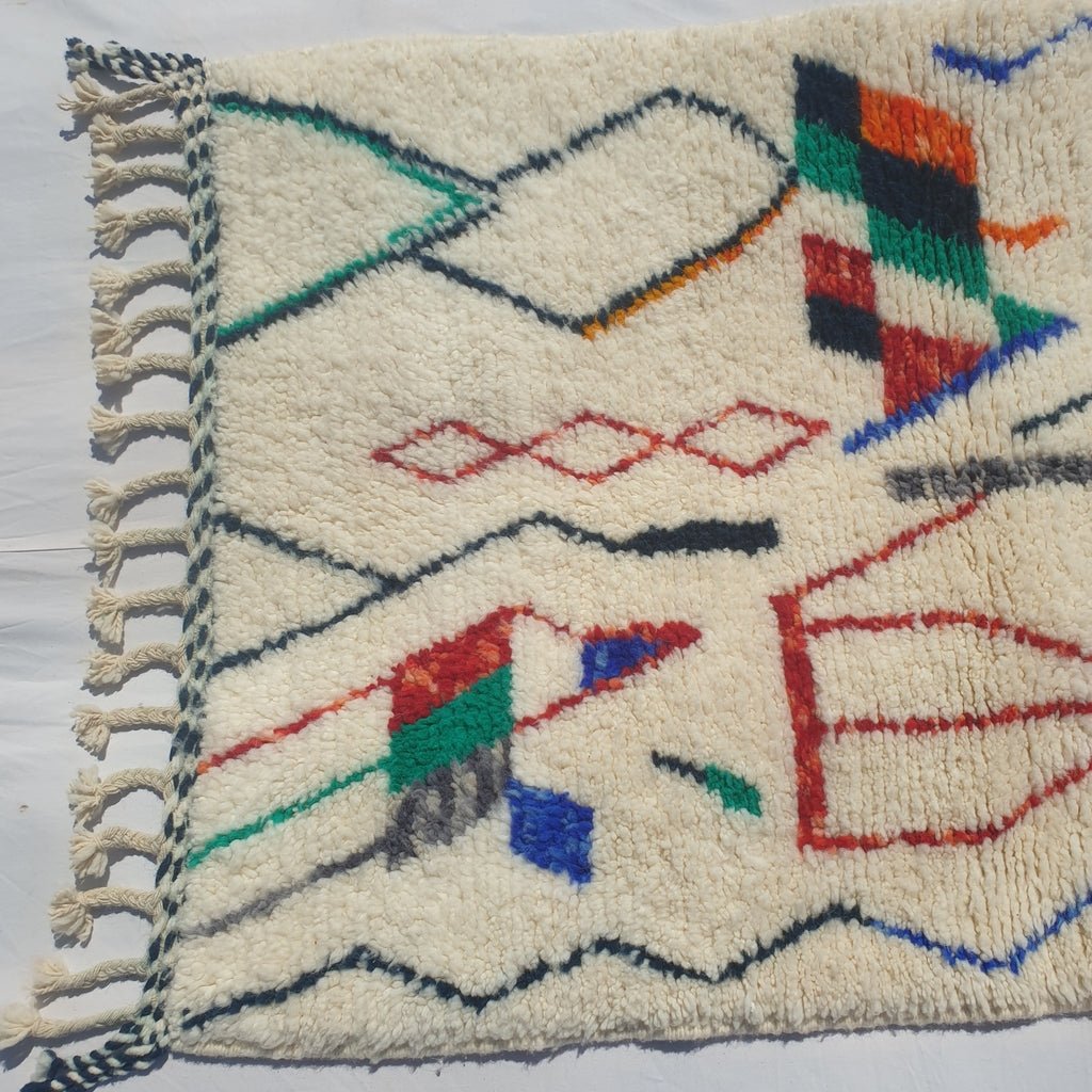 Tanal - BENI OUARAIN Moroccan White Rug for Bedroom | Moroccan High Pile Area Rug Berber Authentic Wool | 5'1x3'3 Ft | 154x101 cm - OunizZ