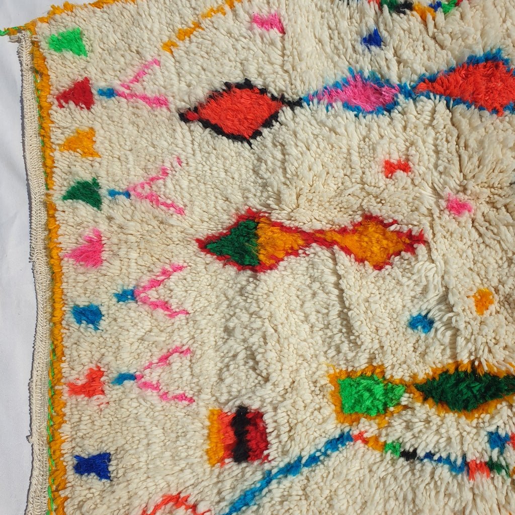 White Azilal Moroccan Rug | Vintage Moroccan Rug | Vintage Berber Rug | Moroccan Area Rug | Authentic Handmade Moroccan Wool Rug | 4'8x3'3 ft - OunizZ