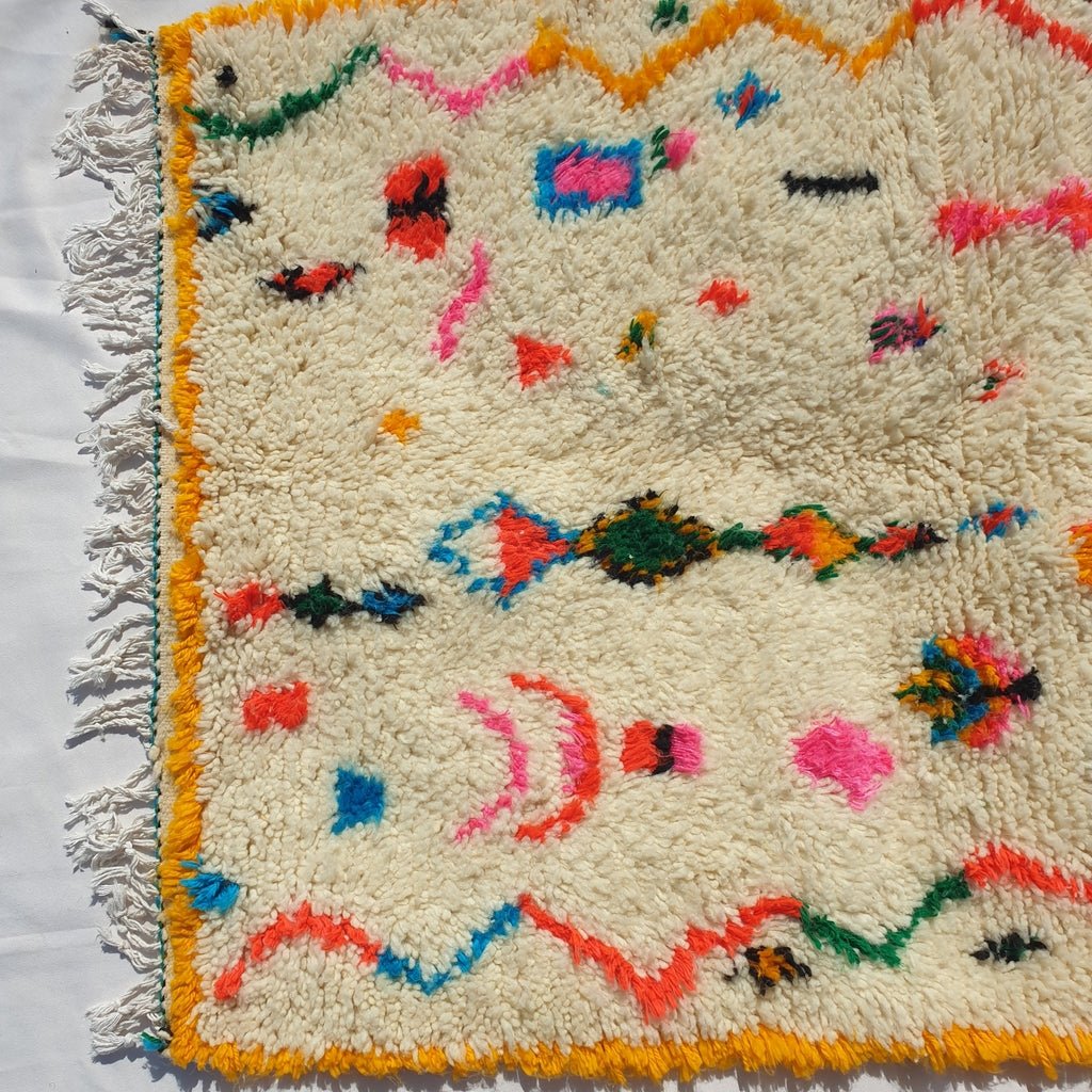 White Azilal Moroccan Rug | Vintage Moroccan Rug | Vintage Berber Rug | Moroccan Area Rug | Authentic Handmade Moroccan Wool Rug | 5'2x3'4 ft - OunizZ