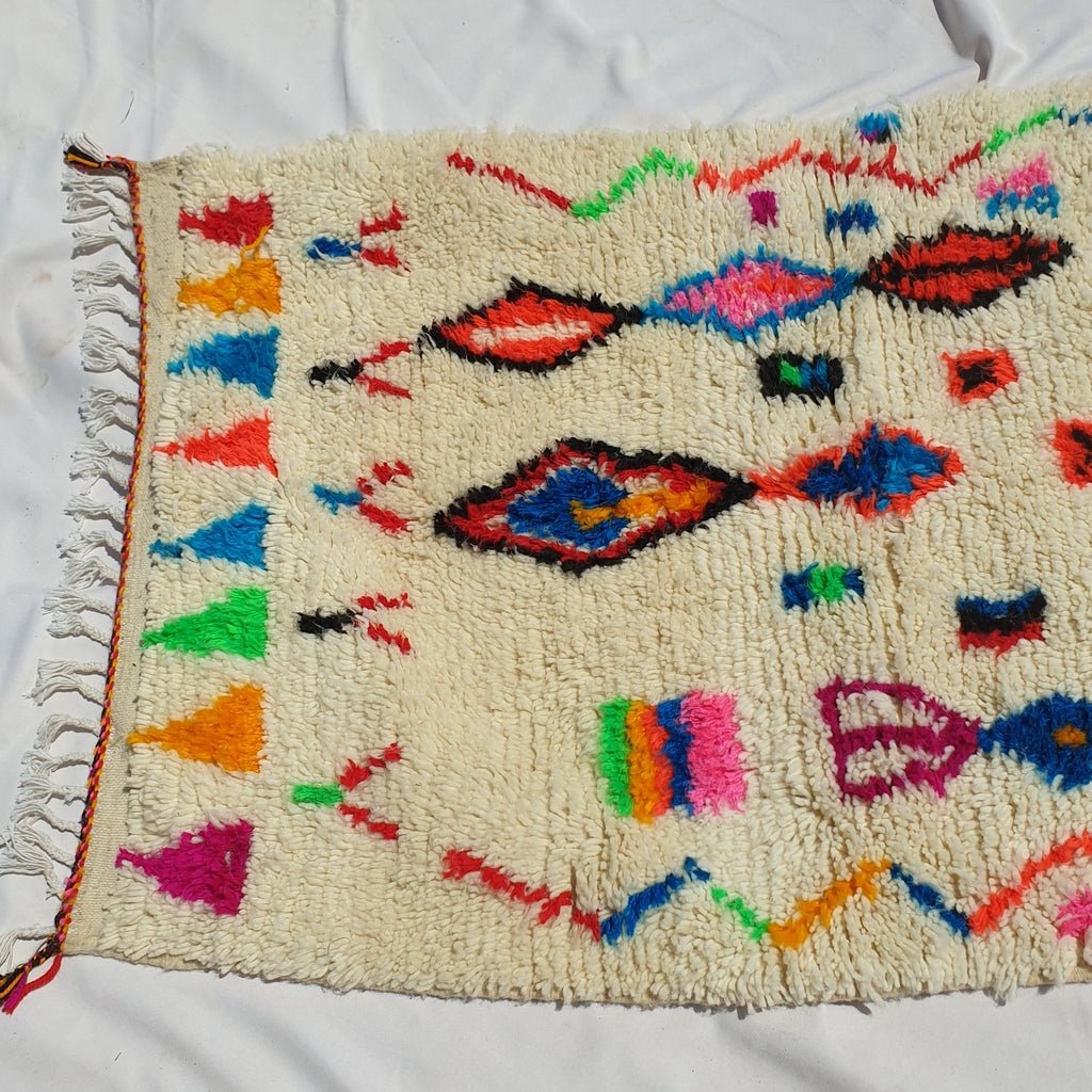 White Azilal Moroccan Rug | Vintage Moroccan Rug | Vintage Berber Rug | Moroccan Area Rug | Authentic Handmade Moroccan Wool Rug | 5'3x3'3 ft - OunizZ