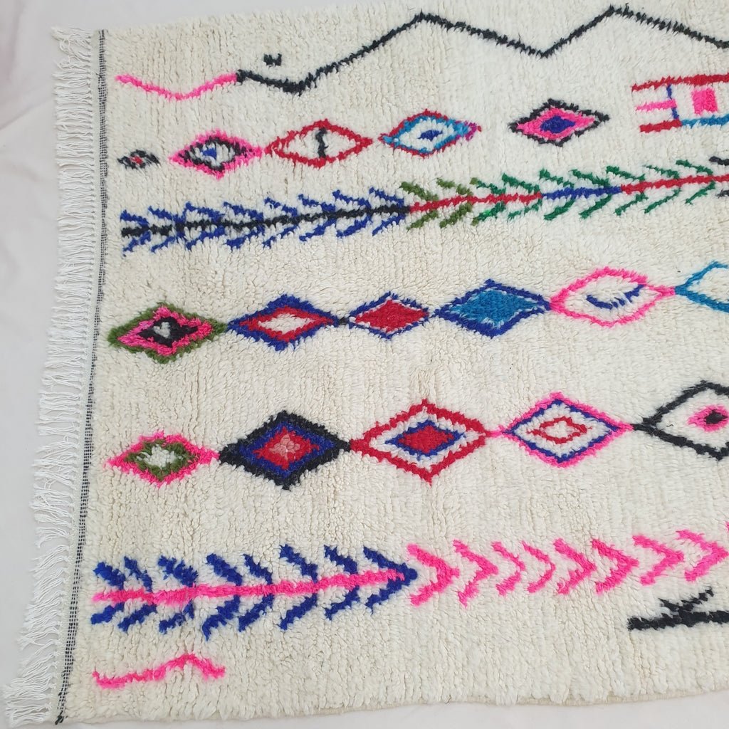 White Azilal Moroccan Rug | Vintage Moroccan Rug | Vintage Berber Rug | Moroccan Area Rug | Authentic Handmade Moroccan Wool Rug | 8'2x4'7 ft - OunizZ