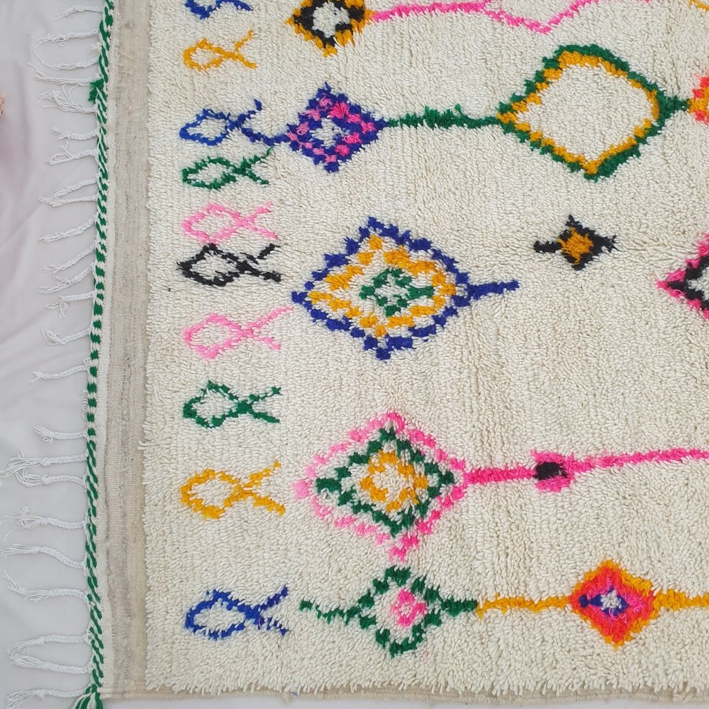 White Azilal Moroccan Rug | Vintage Moroccan Rug | Vintage Berber Rug | Moroccan Area Rug | Authentic Handmade Moroccan Wool Rug | 8'7x5 ft - OunizZ