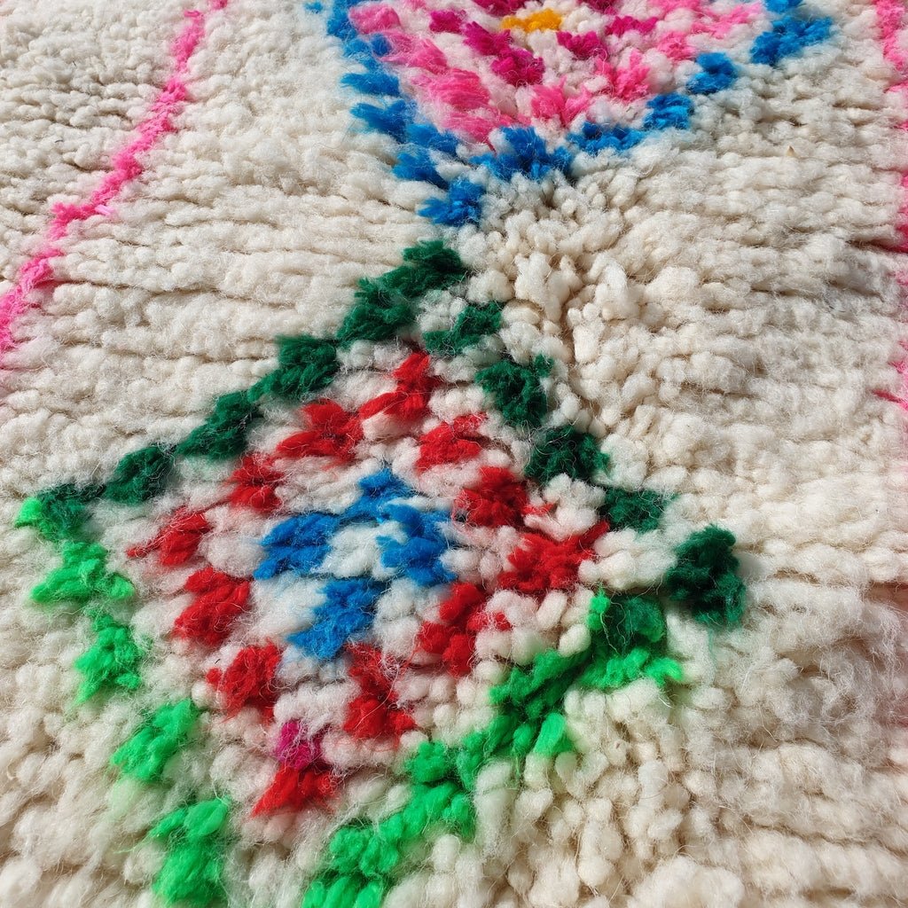 White Moroccan Rug Azilal | Authentic Handmade Moroccan Wool Rug | Berber Moroccan Rug for bedroom | 148x99 cm | 4'86x3'25 ft - OunizZ