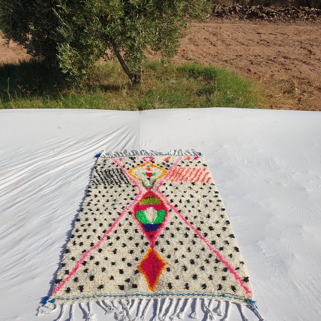 White Moroccan Rug Azilal | Authentic Handmade Moroccan Wool Rug | Berber Moroccan Rug for bedroom | 151x91 cm | 4'95x3 ft - OunizZ