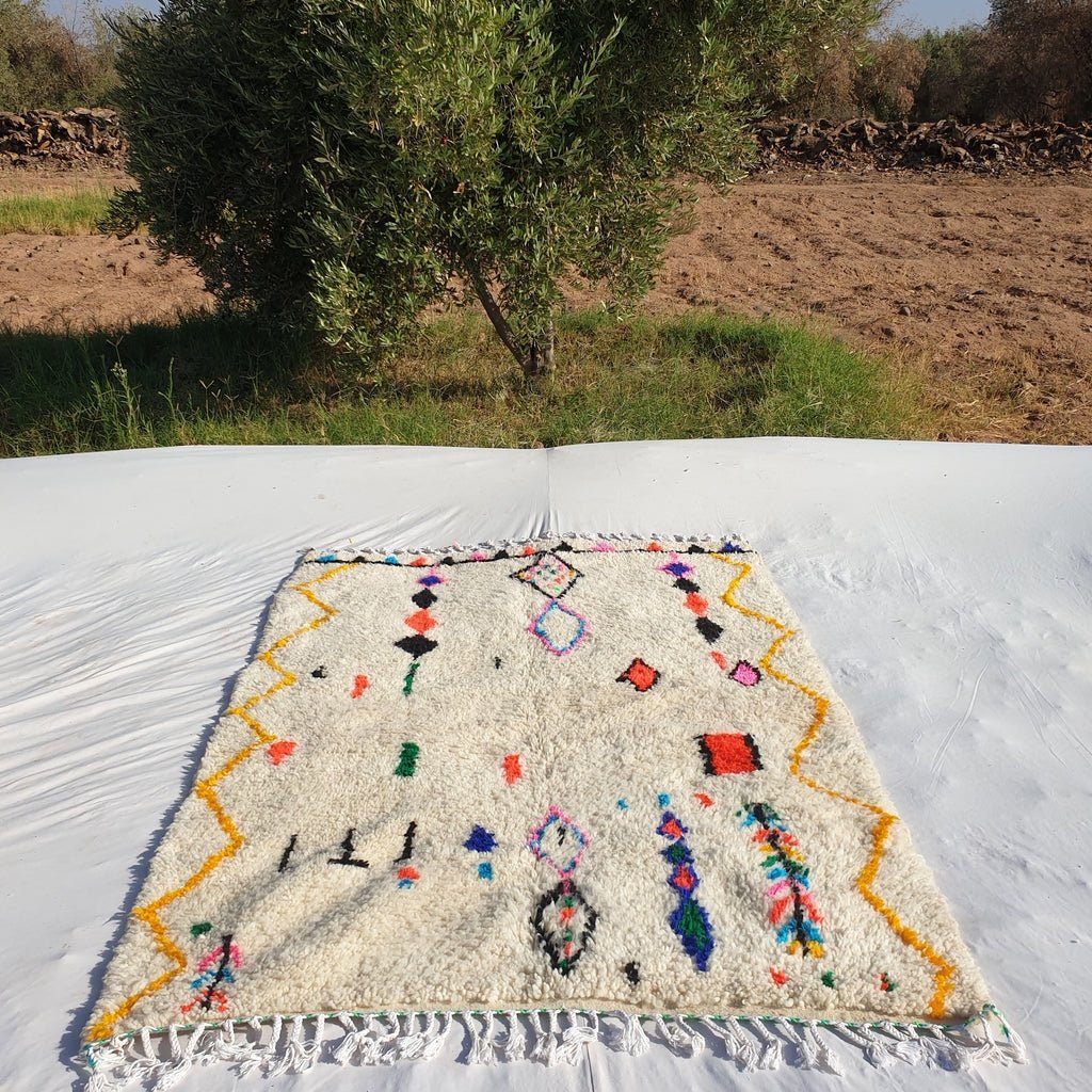 White Moroccan Rug Azilal | Authentic Handmade Moroccan Wool Rug | Berber Moroccan Rug for bedroom | 208x142 cm | 6'82x4'66 ft - OunizZ