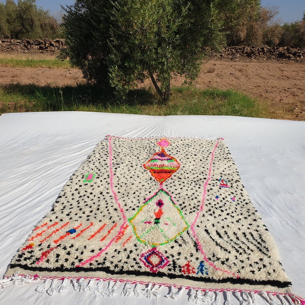 White Moroccan Rug Azilal | Authentic Handmade Moroccan Wool Rug | Berber Moroccan Rug for bedroom | 260x150 cm | 8'53x4'92 ft - OunizZ