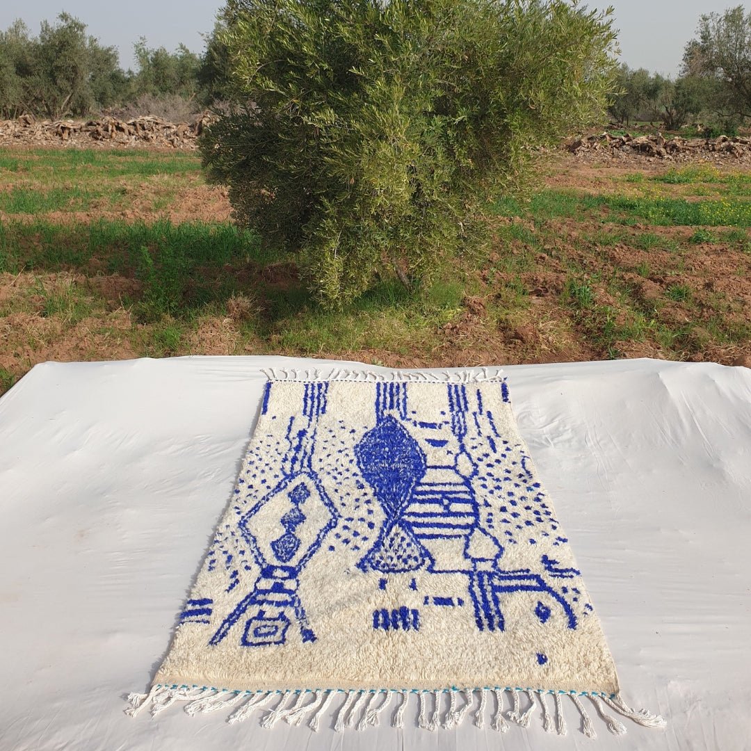 Zalina - Moroccan Rug 5x8 White Azilal | Authentic Berber Moroccan Bedroom Rug | Handmade 100% Wool Rug | 254x152 cm | 8'33x5 ft - OunizZ