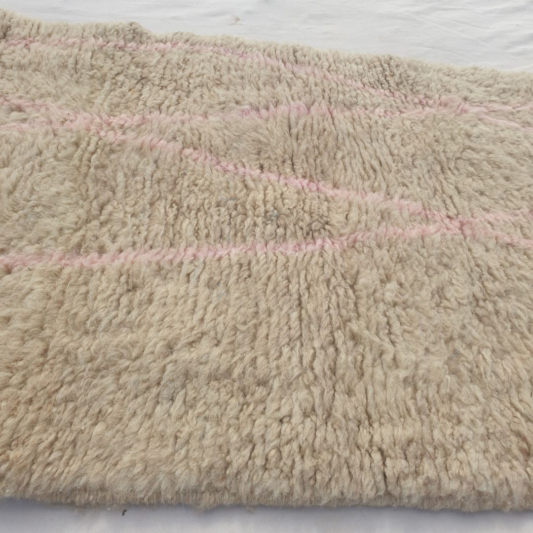 Cotya - Ivory Beni Ourain Runner Rug with Sparse Pink Diagonal Lines - Minimalist Moroccan Berber Hallway Carpet | 2'9"x9'3" Ft | 84x284 cm