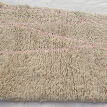 Cotya - Ivory Beni Ourain Runner Rug with Sparse Pink Diagonal Lines - Minimalist Moroccan Berber Hallway Carpet | 2'9"x9'3" Ft | 84x284 cm