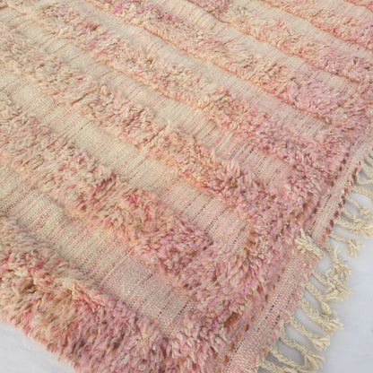 Nayra - Dusty Rose Pink Beni Ourain Rug - Geometric Maze Rectangular Key Pattern Moroccan Berber Carpet | 4'10"x7'9" Ft | 148x237 cm