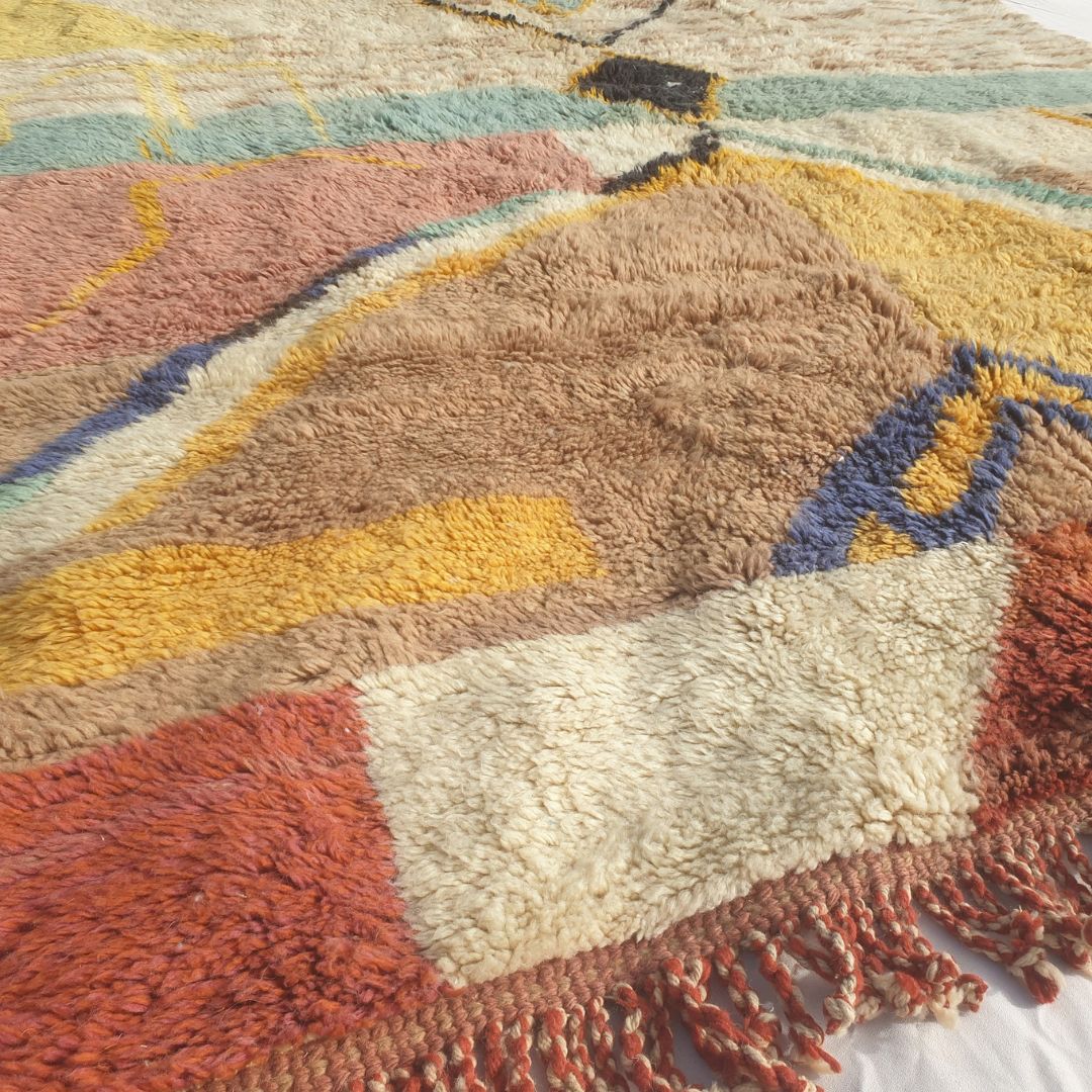 Mansuria - Beni Mrirt Rug with Painterly Abstract Bands and Black Diamond Medallion - Handwoven Berber Carpet | 7'7"x10'1" Ft | 231x309 cm