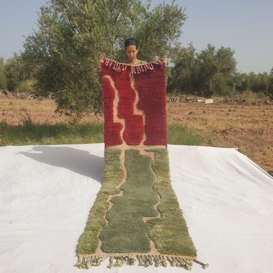 Hafatina - Beni Mrirt Gangloeber i Karminroed og Salviegron med Bolgende Farveblokke - Haandvaevet Berber Taeppe | 75x294 cm