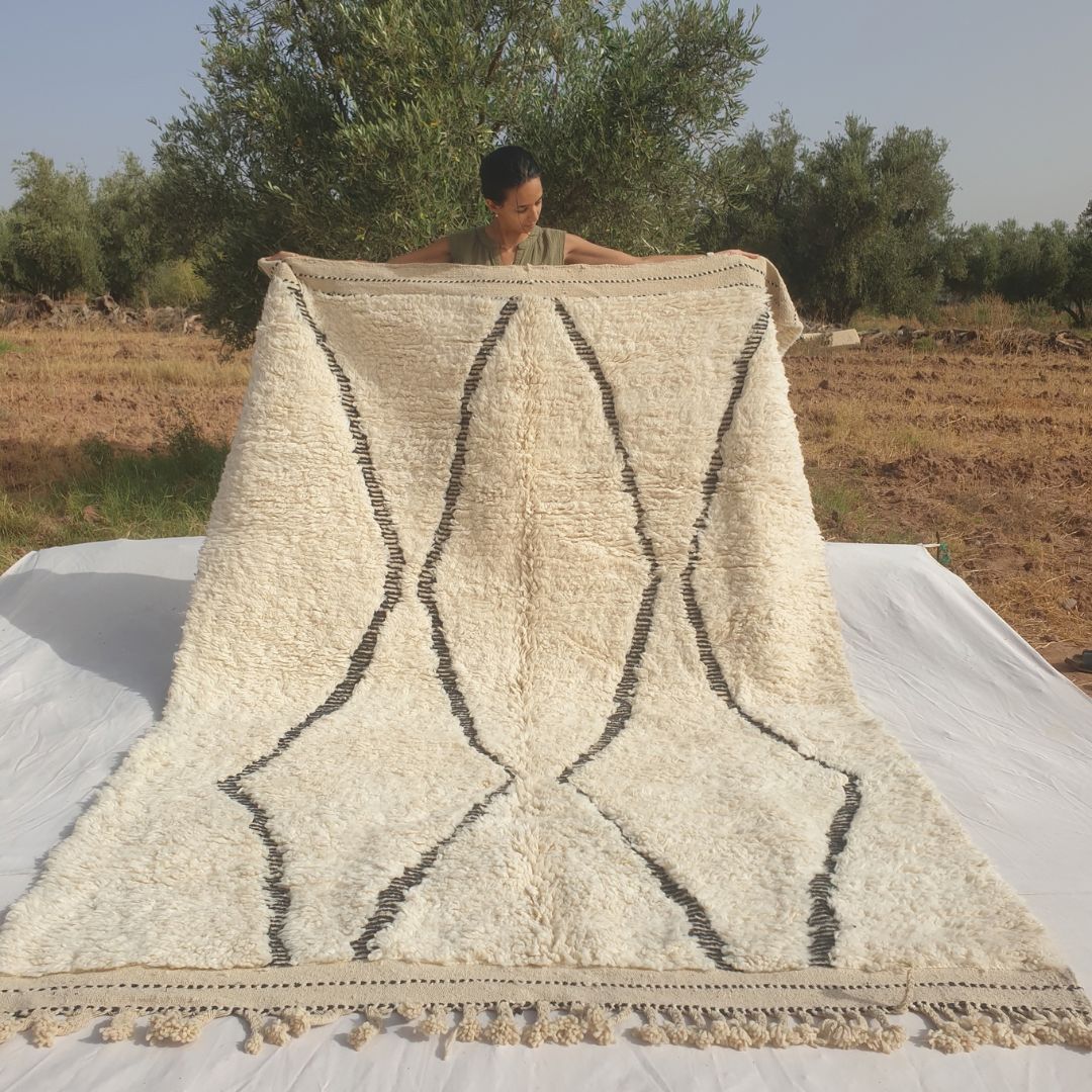 Dowazi - Klassischer Beni Ourain Diamant Teppich mit Elfenbeinfeld und Anthrazit Gitter - Handgewebter Berberteppich | 208x289 cm