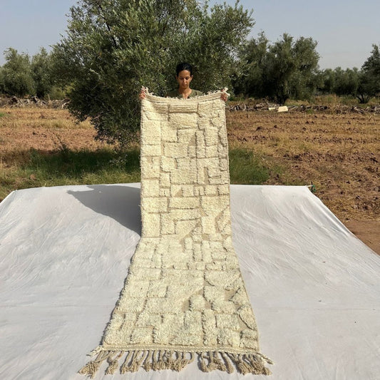 Afonia - Bred Elfenben Beni Ourain Gangloeber med Struktureret Tone-i-Tone Mosaik - Haandvaevet Berber Taeppe | 89x317 cm