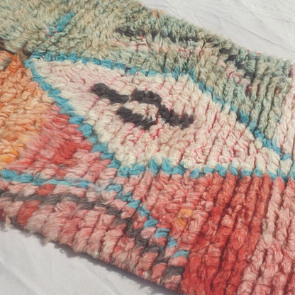 Larguiga - Kapea Pastellivarinen Marokkolainen Kaytavamatto Timanttimedaljonkien Ketjulla Pehmeilla Variruuduilla - Kasinkudottu Berber Matto | 60x300 cm