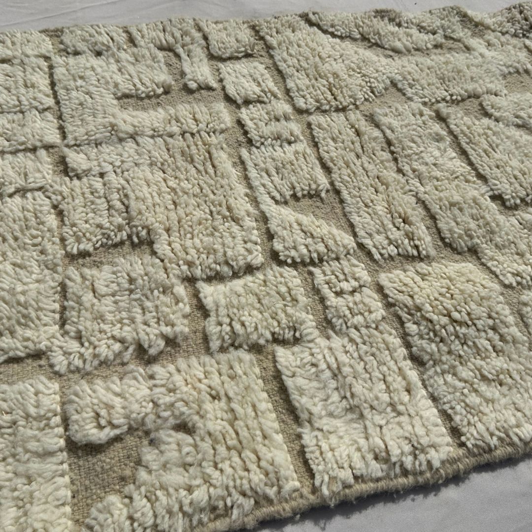 Afonia - Tapis de Couloir Beni Ouarain Ivoire Large a la Mosaique Texturee Ton sur Ton - Tapis Berbere Tisse Main | 89x317 cm