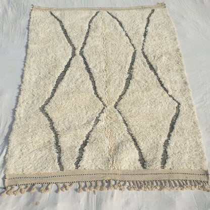 Dowazi - Klassischer Beni Ourain Diamant Teppich mit Elfenbeinfeld und Anthrazit Gitter - Handgewebter Berberteppich | 208x289 cm