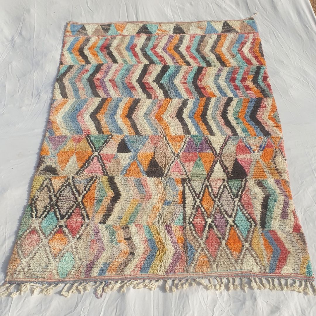 Dowelna - Tapis Marocain Boujaad Colore avec Bandes Chevrons et Treillis Losange - Tapis Berbere Tisse Main | 204x306 cm