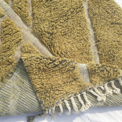 Kwata - Olive Green Beni Ourain Rug - Abstract Organic Branching Line Moroccan Berber Carpet | 5'x7'11" Ft | 153x242 cm
