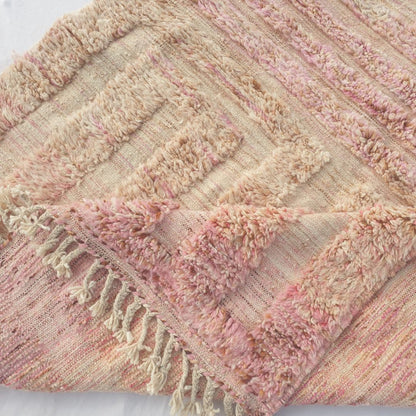 Nayra - Dusty Rose Pink Beni Ourain Rug - Geometric Maze Rectangular Key Pattern Moroccan Berber Carpet | 4'10"x7'9" Ft | 148x237 cm