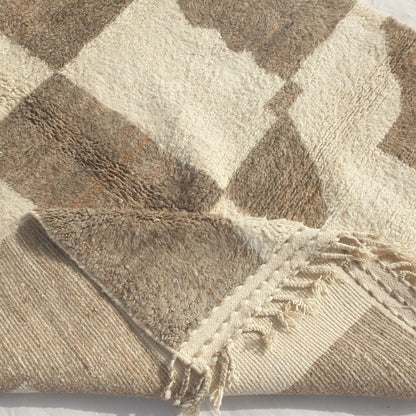 Fadima - Beni Ourain Skaktern Taeppe i Gra og Kridt Blokke - Haandvaevet Berber Taeppe | 204x317 cm