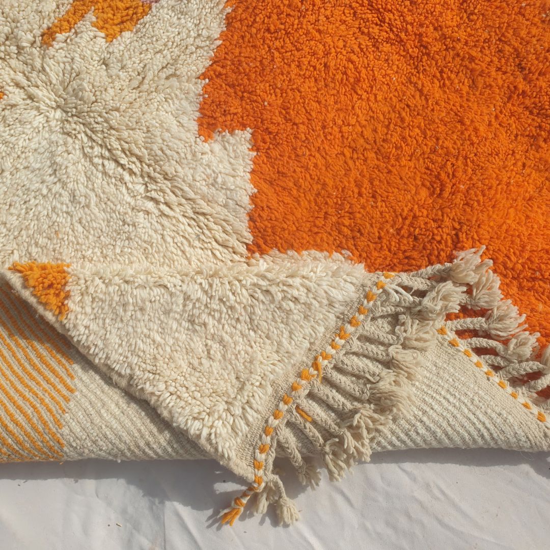 Faytena - Tapis Marocain Abstrait Orange et Ivoire avec Accent Rose - Tapis Berbere Tisse Main | 164x230 cm