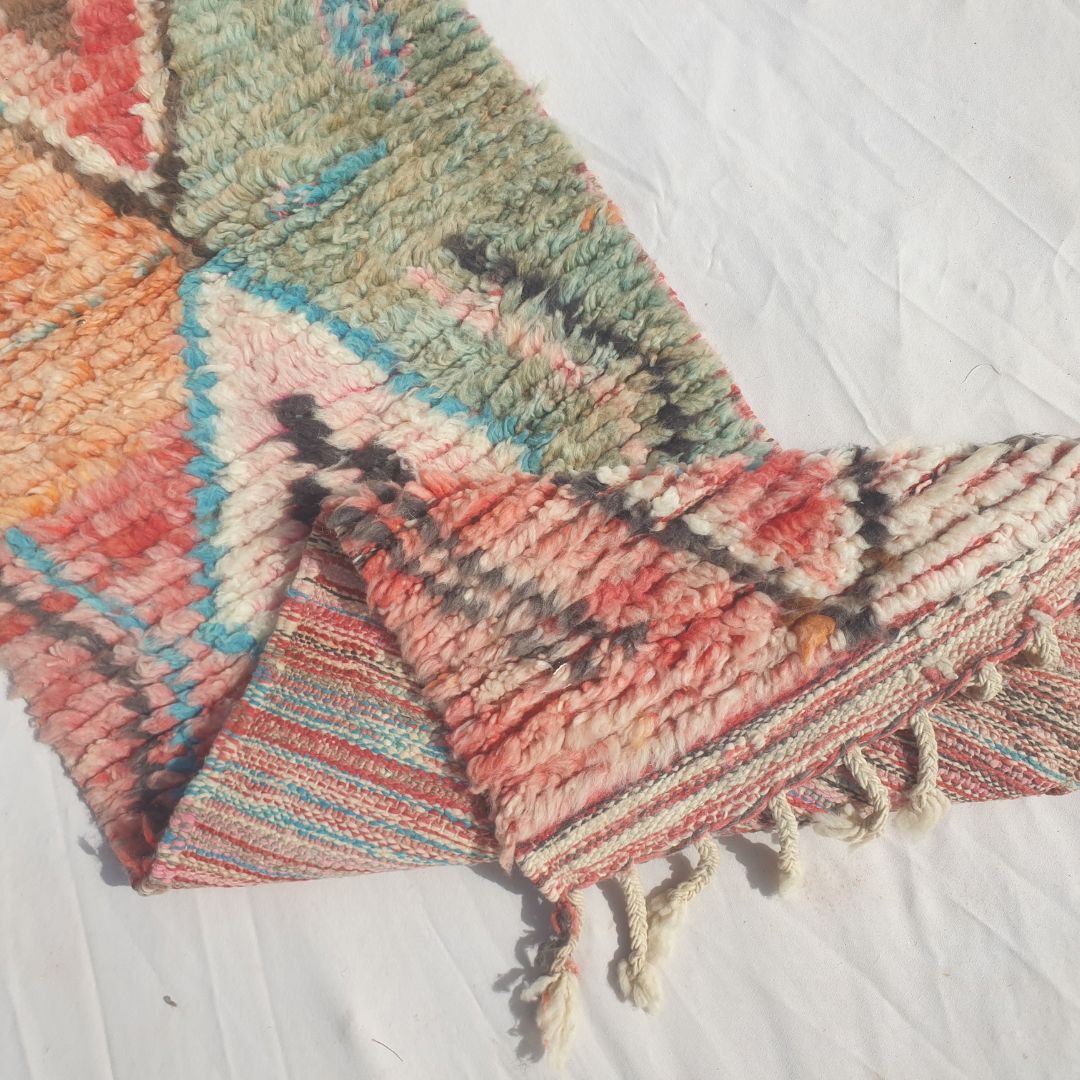 Larguiga - Kapea Pastellivarinen Marokkolainen Kaytavamatto Timanttimedaljonkien Ketjulla Pehmeilla Variruuduilla - Kasinkudottu Berber Matto | 60x300 cm