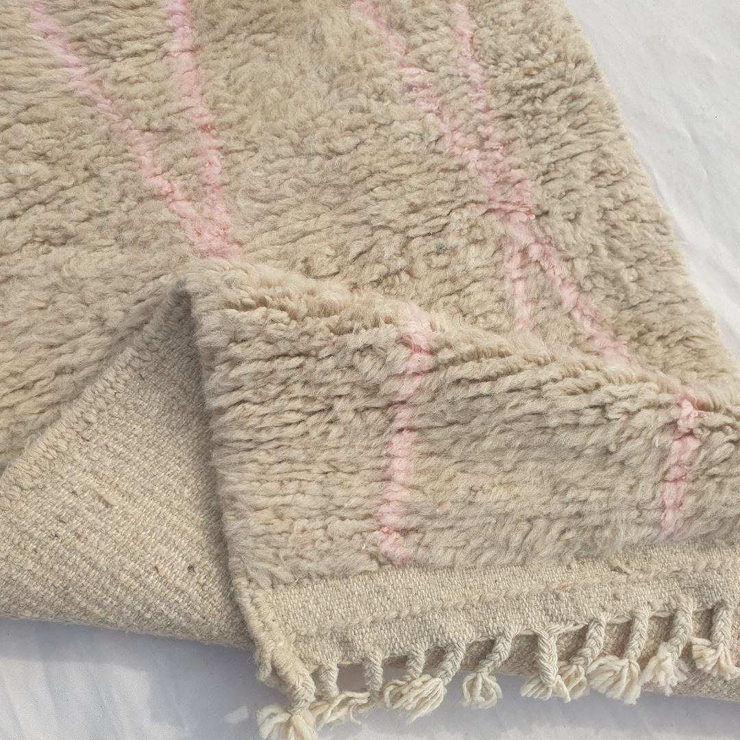 Cotya - Ivory Beni Ourain Runner Rug with Sparse Pink Diagonal Lines - Minimalist Moroccan Berber Hallway Carpet | 2'9"x9'3" Ft | 84x284 cm