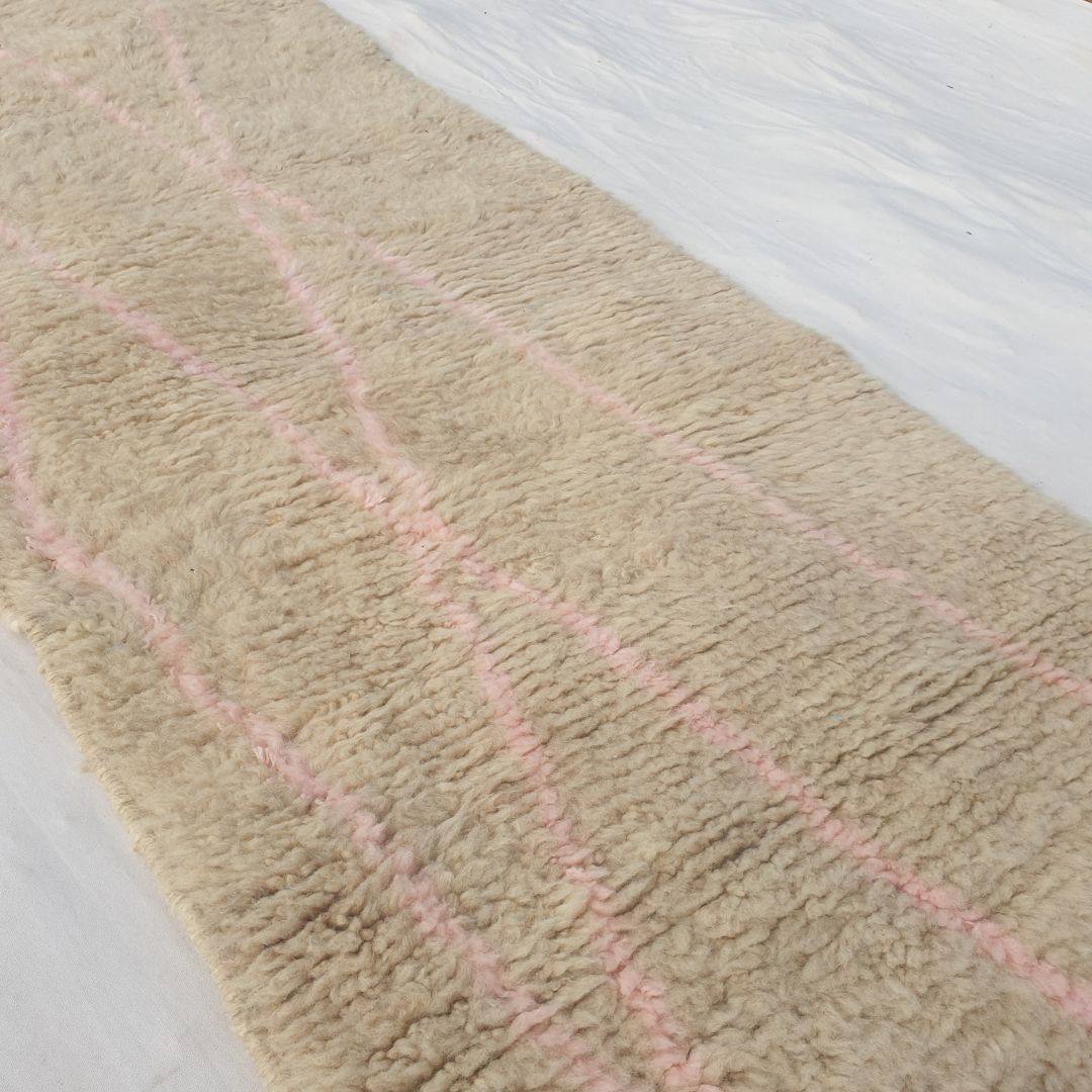 Cotya - Ivory Beni Ourain Runner Rug with Sparse Pink Diagonal Lines - Minimalist Moroccan Berber Hallway Carpet | 2'9"x9'3" Ft | 84x284 cm
