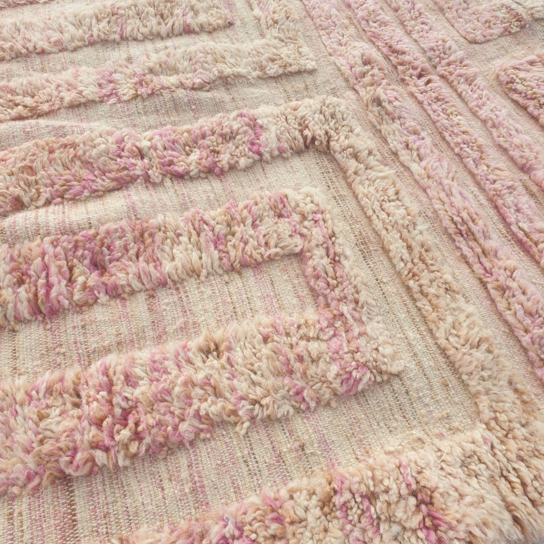 Nayra - Dusty Rose Pink Beni Ourain Rug - Geometric Maze Rectangular Key Pattern Moroccan Berber Carpet | 4'10"x7'9" Ft | 148x237 cm