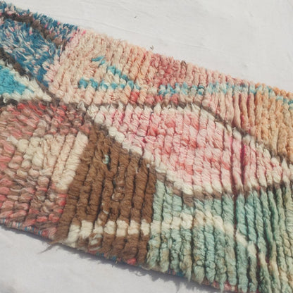 Larguiga - Kapea Pastellivarinen Marokkolainen Kaytavamatto Timanttimedaljonkien Ketjulla Pehmeilla Variruuduilla - Kasinkudottu Berber Matto | 60x300 cm