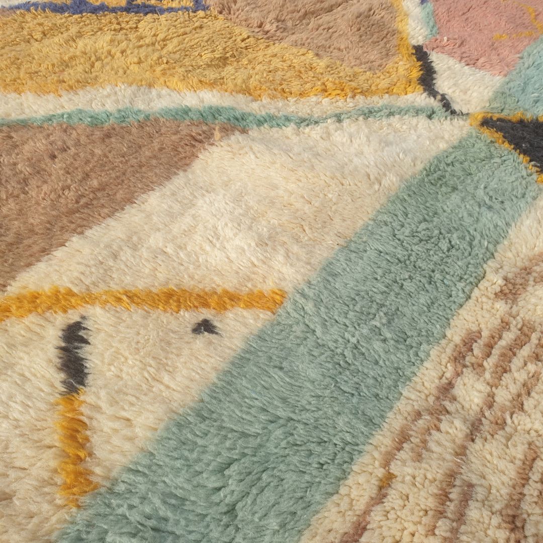 Mansuria - Beni Mrirt Rug with Painterly Abstract Bands and Black Diamond Medallion - Handwoven Berber Carpet | 7'7"x10'1" Ft | 231x309 cm