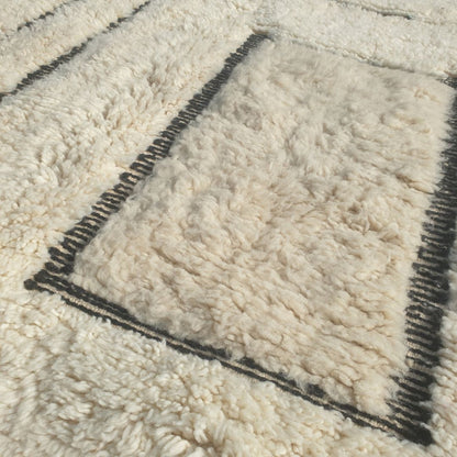 Kabna - Black & White Beni Ourain Rug - Minimalist Abstract Line Art Moroccan Berber Carpet | 5'x8'8" Ft | 154x264 cm