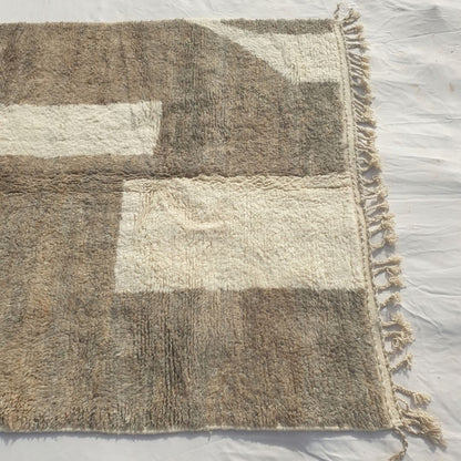Farali - Beni Ourain Matta med Gratt Falt och Utspridda Elfenben Mosaikblock - Handvavd Berbermatta | 201x324 cm